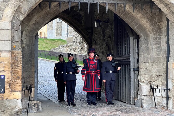 Tower of London Early Access, Opening Ceremony and Royal London - A short Thames cruise with a useful change of viewpoint