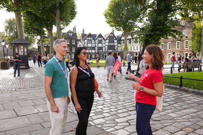 Tower of London: Guided Tour with Thames River Cruise - Guides make the difference