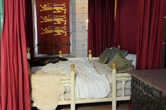 Tower of London: Guided Tour with Thames River Cruise - Walking, stairs, weather, and pace