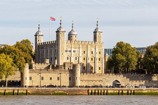 Tower of London Private Walking Tour - The White Tower and its armor