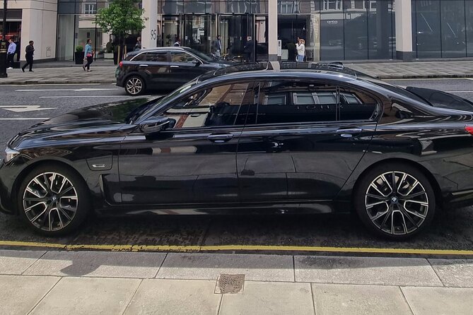 Transfer from Heathrow Airport to London hotel on private car - Wi-Fi, water, and a quieter arrival