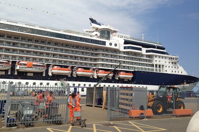 Transfer London to Southampton Cruise Terminal (extra luggage) - The 10:00 am departure and luggage handling