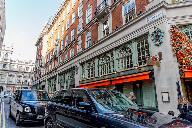 Unique London Walk: Secrets of Mayfair - Private Tour - Piccadilly Circus and the final design stop