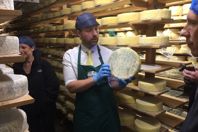Vineyard & Cheesemaker Bus Tour of Sussex - Court Gardens and four Sussex sparkling wines