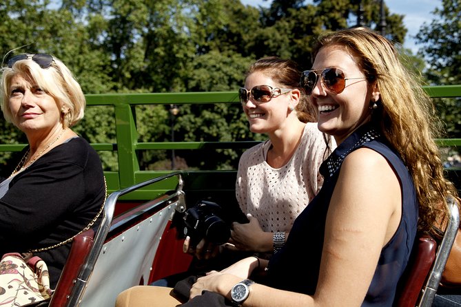 Vintage London Bus Tour Including Cruise with London Eye Option - Trafalgar Square, the Law Courts, and St Paul’s