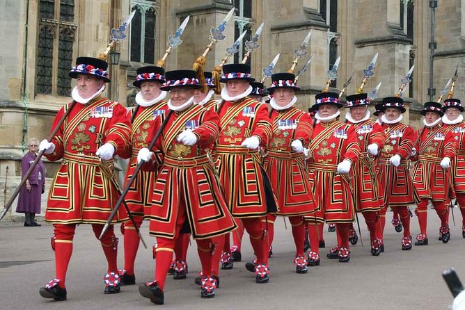 VIP Early Access: Opening Ceremony Tower of London & Bridge Entry - Seeing the Crown Jewels before the crowds