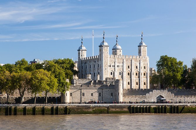 VIP Tower of London and Crown Jewels Tour with Private Beefeater Meet & Greet - Tower Green, the ravens, and the darker stories