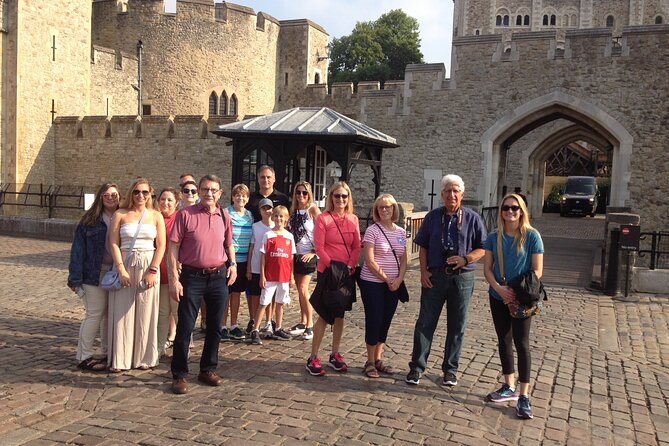 VIP Tower of London and Crown Jewels Tour with Private Beefeater Meet & Greet - How the guides shape the experience