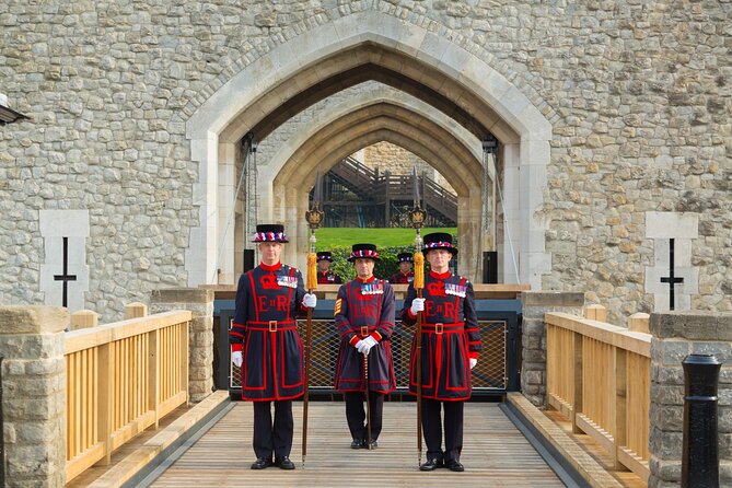 VIP Tower of London and Crown Jewels Tour with Private Beefeater Meet & Greet - The private Beefeater meeting