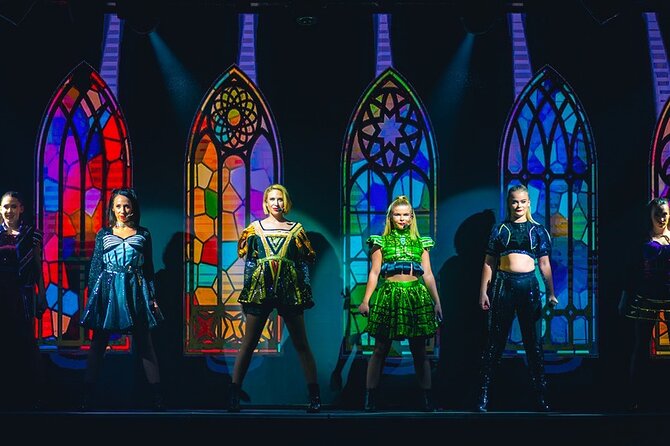 Viva Broadway Show! Celebrating the West End & Broadway - A stage full of familiar musical numbers
