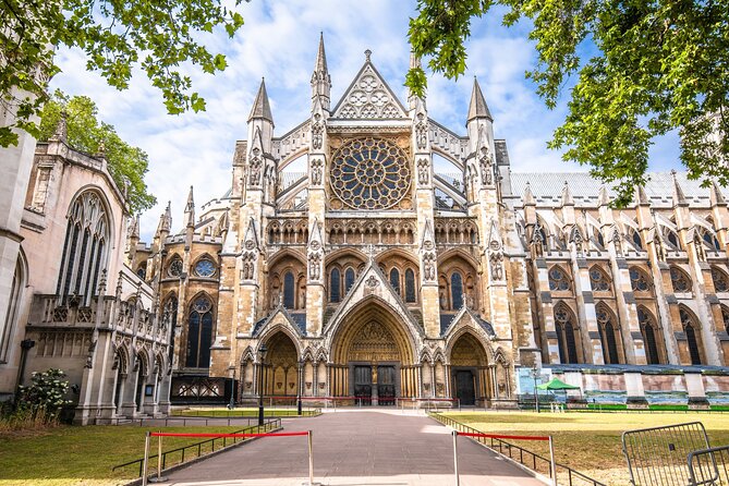 Walking Tour of London Westminster Abbey, Big Ben, Buckingham - Start near Parliament Square and Churchill