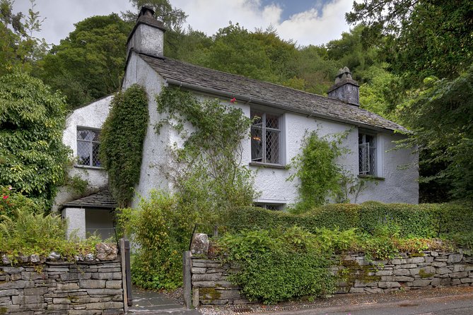 Windermere & Lake District Tour from Manchester Including Cruise - Hawkshead’s lanes and village character