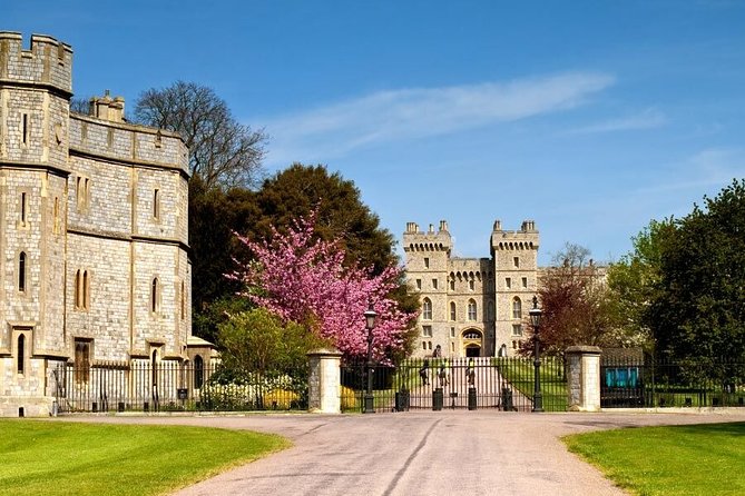 Windsor Castle Private Tour in Executive Vehicle With Admission - St George’s Chapel and the royal burials