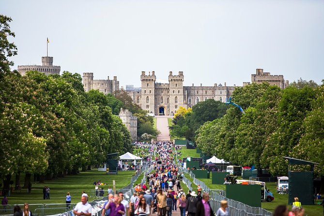 Windsor Castle Private Tour in Executive Vehicle With Admission - Runnymede and the story behind Magna Carta