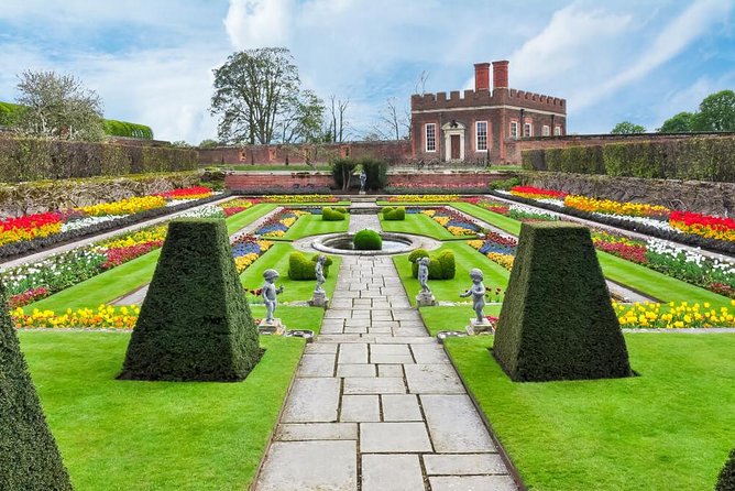 Windsor & Hampton Court Executive Vehicle Private Tour with Pass - The chauffeur service and the independent format