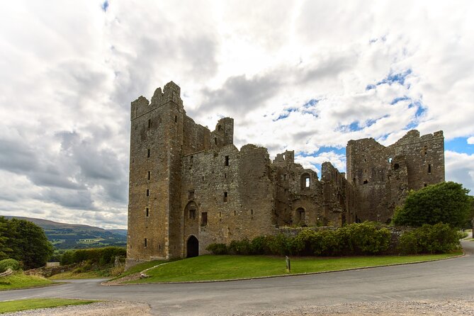 Yorkshire Dales Tour from York - Villages, photo stops, and the changing route